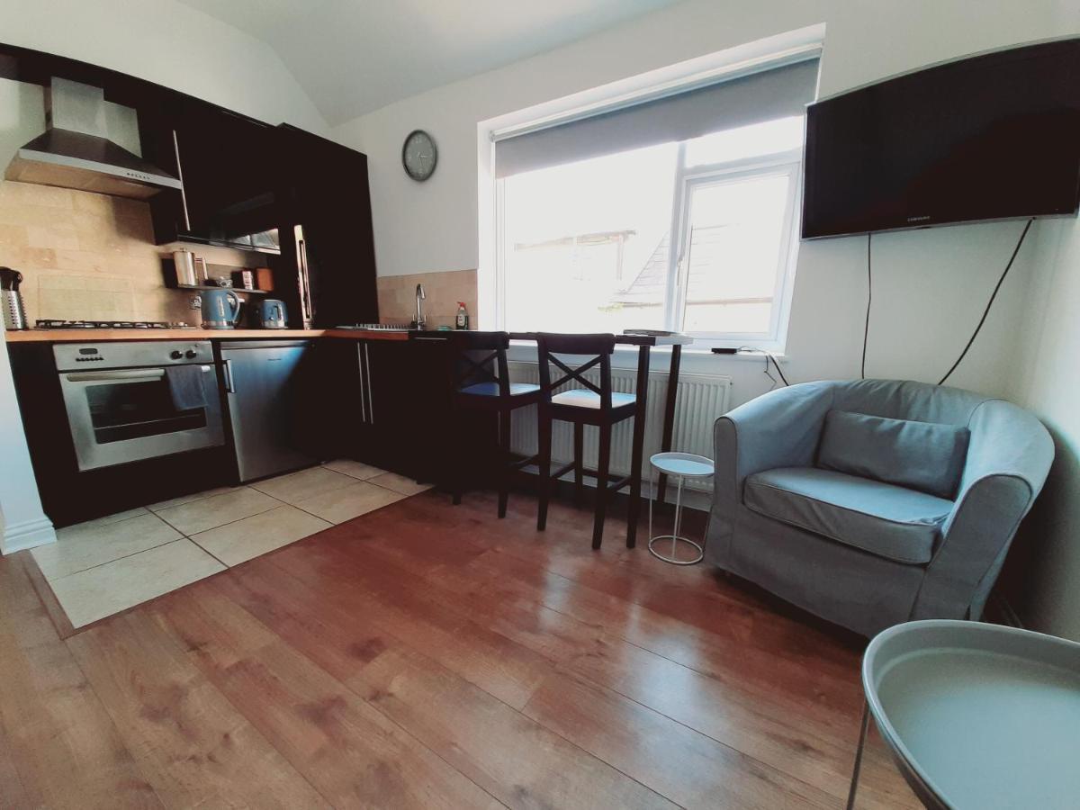 Cosy 1 Bedroom Apartment In The Heart Of 랜디드노 외부 사진
